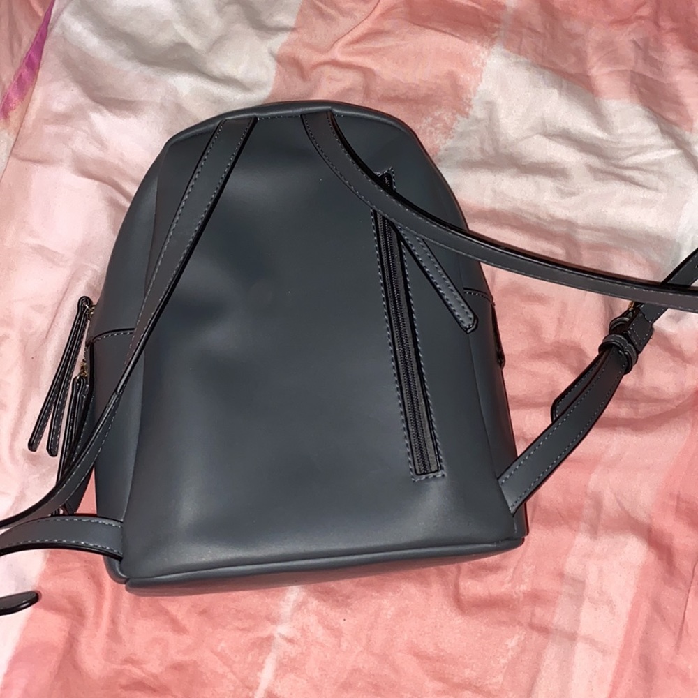 Grey leather backpack - Picture 2 of 3